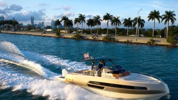 Invictus 370GTS