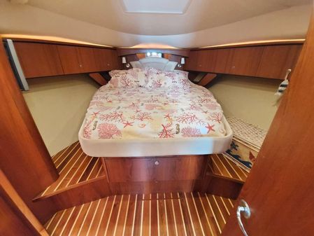 Tiara Yachts 4300 Sovran image