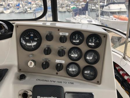 Carver 404-COCKPIT-MOTOR-YACHT image