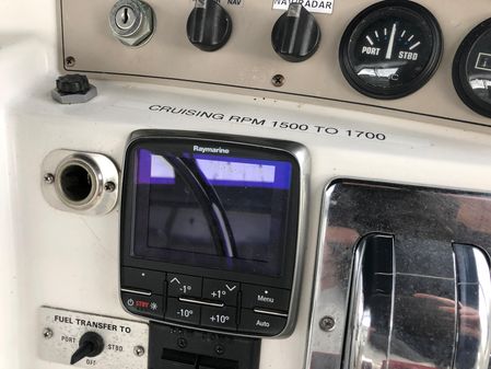 Carver 404-COCKPIT-MOTOR-YACHT image