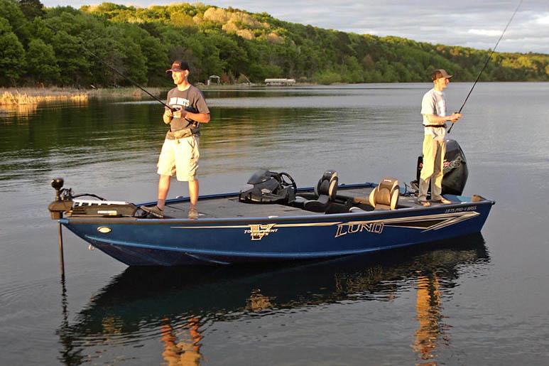 Lund deals bass boats