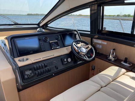 Sea Ray 400 Sundancer image