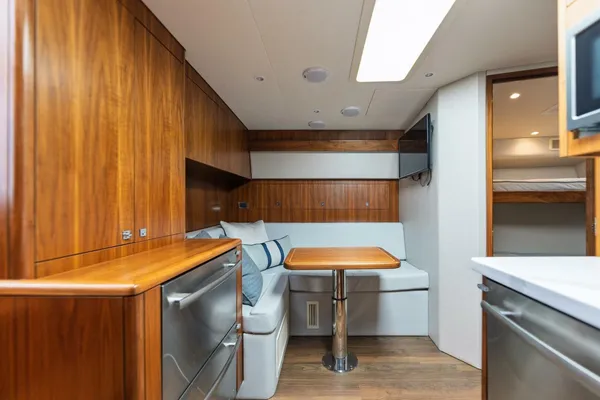 Hatteras GT45X Flybridge image