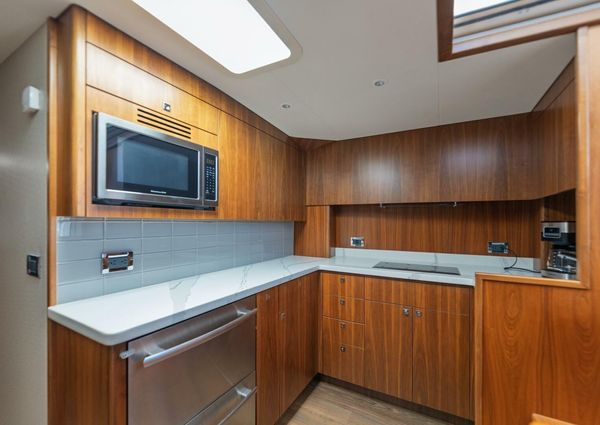 Hatteras GT45X Flybridge image