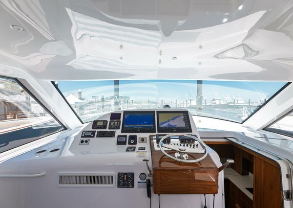 Hatteras GT45X Flybridge image