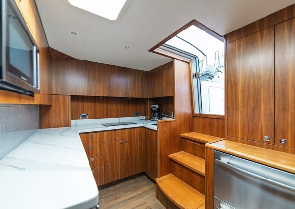 Hatteras GT45X Flybridge image