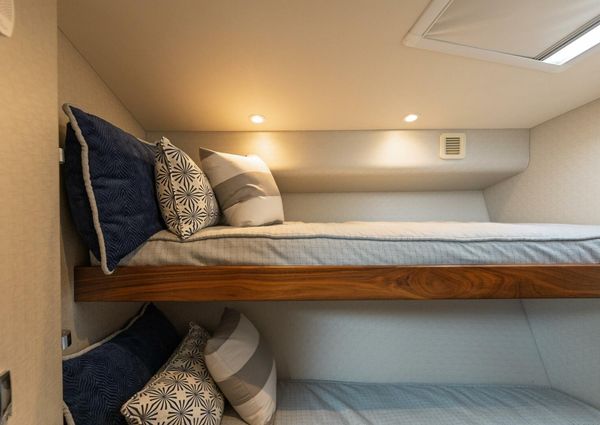 Hatteras GT45X Flybridge image