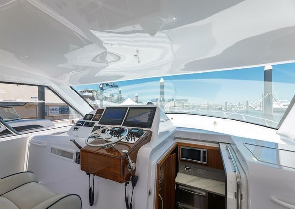 Hatteras GT45X Flybridge image