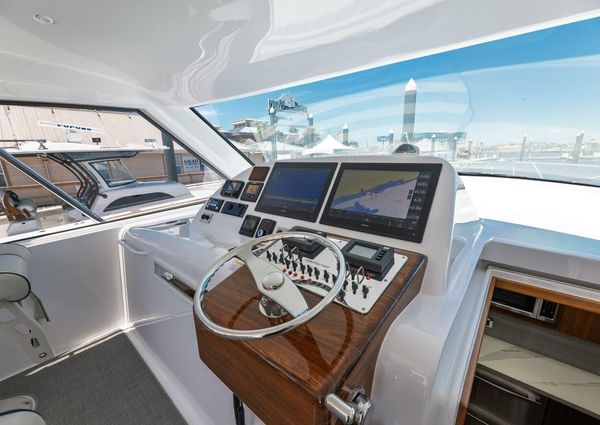 Hatteras GT45X Flybridge image