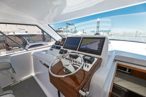 Hatteras GT45X Flybridge image