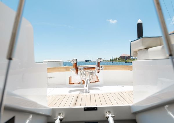 Hatteras GT45X Flybridge image