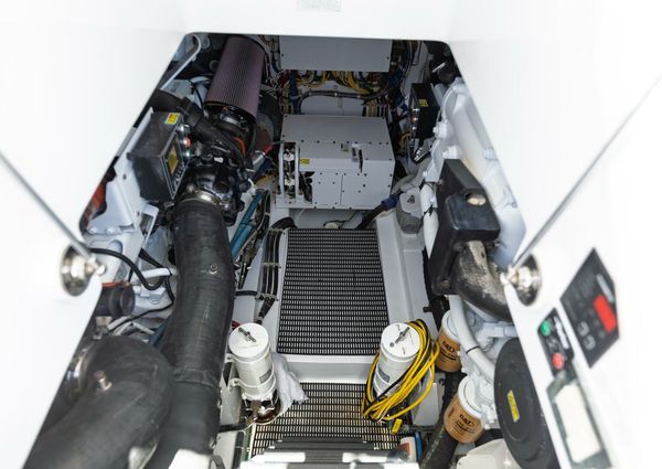 Hatteras GT45X Flybridge image