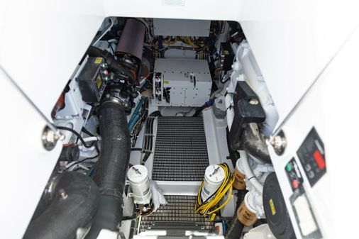 Hatteras GT45X Flybridge image