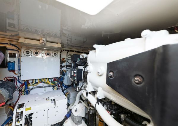 Hatteras GT45X Flybridge image