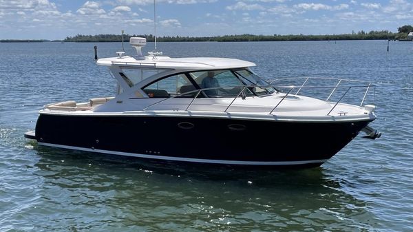 Tiara Yachts 3100 Coronet