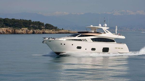 Ferretti Yachts 800