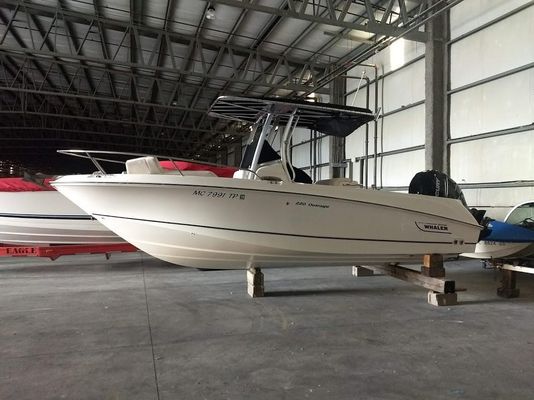 Boston Whaler 220 Outrage - main image