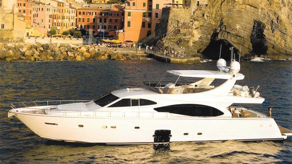 Ferretti Yachts 780 