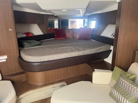 Sea Ray 350 Sundancer Coupe image