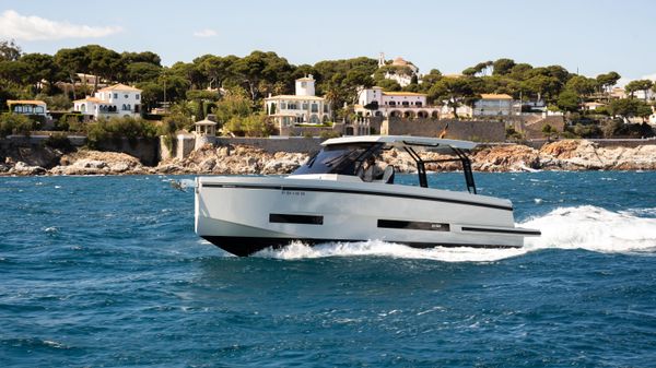 De Antonio Yachts D32 OPEN 