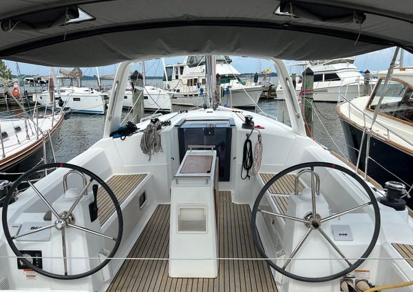 Beneteau Oceanis 38 image