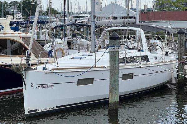 Beneteau Oceanis 38 - main image