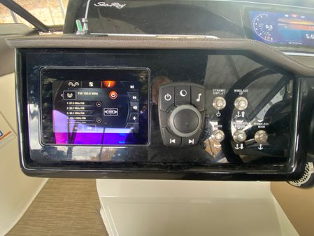 Sea Ray SLX 310 image