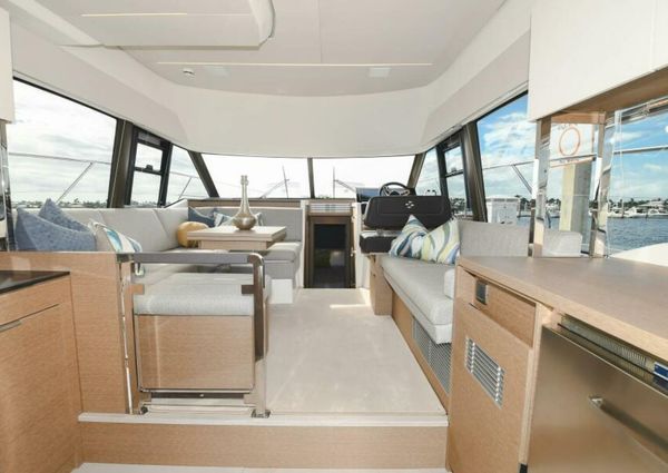 Prestige 420 Flybridge image