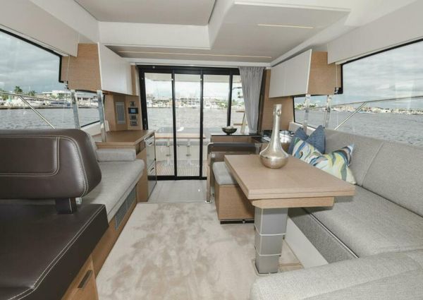 Prestige 420 Flybridge image