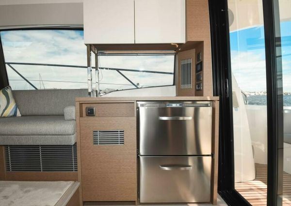 Prestige 420 Flybridge image