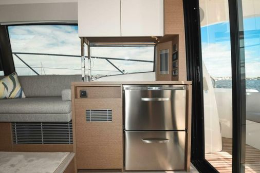 Prestige 420 Flybridge image