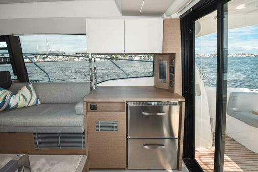 Prestige 420 Flybridge image