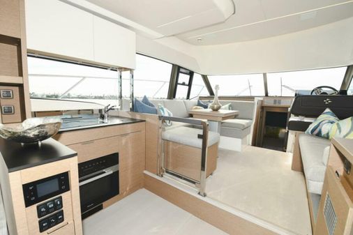 Prestige 420 Flybridge image