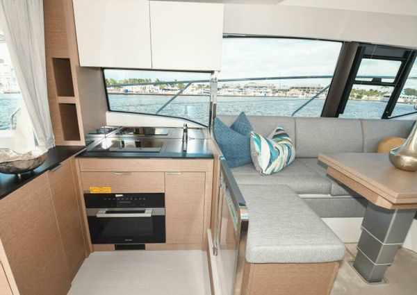 Prestige 420 Flybridge image