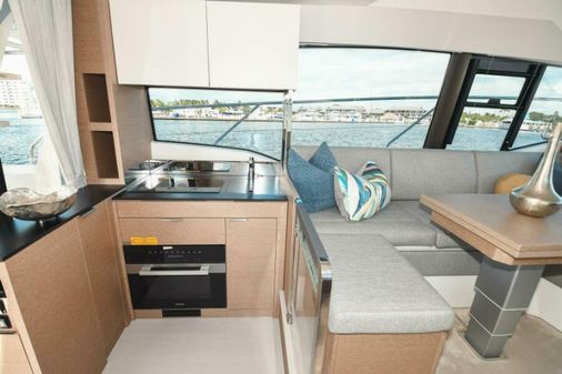 Prestige 420 Flybridge image