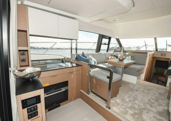 Prestige 420 Flybridge image