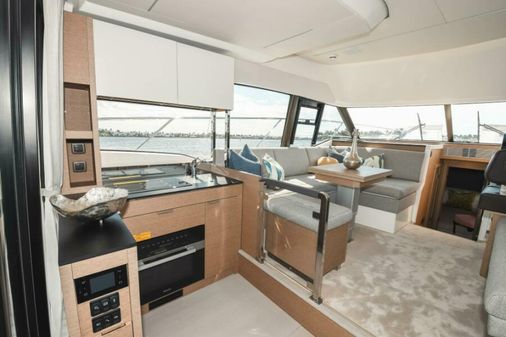 Prestige 420 Flybridge image