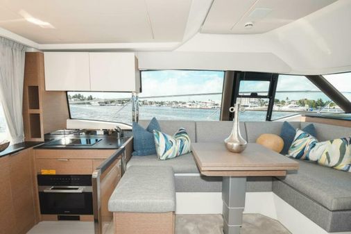 Prestige 420 Flybridge image