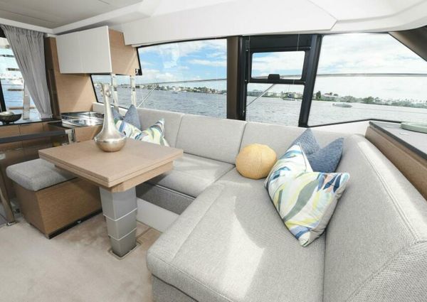 Prestige 420 Flybridge image