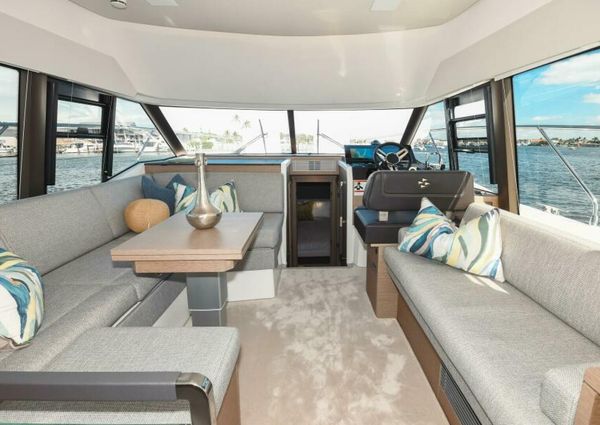 Prestige 420 Flybridge image