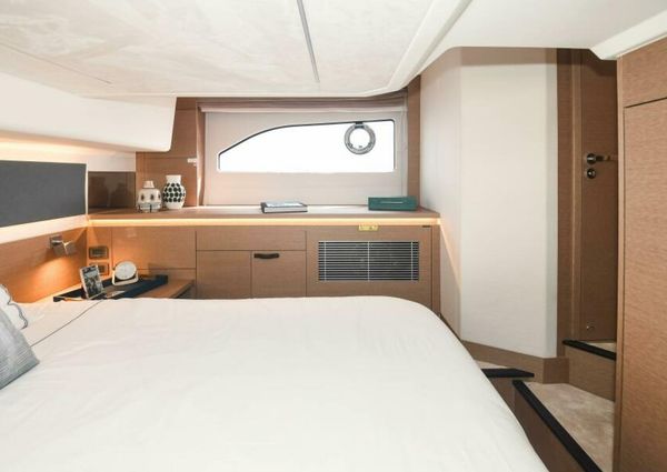 Prestige 420 Flybridge image