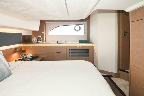 Prestige 420 Flybridge image