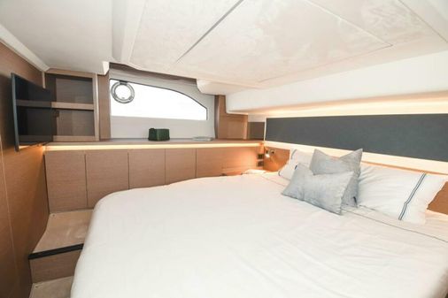 Prestige 420 Flybridge image