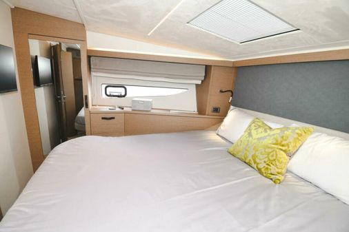 Prestige 420 Flybridge image