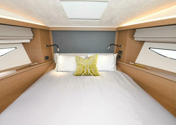 Prestige 420 Flybridge image