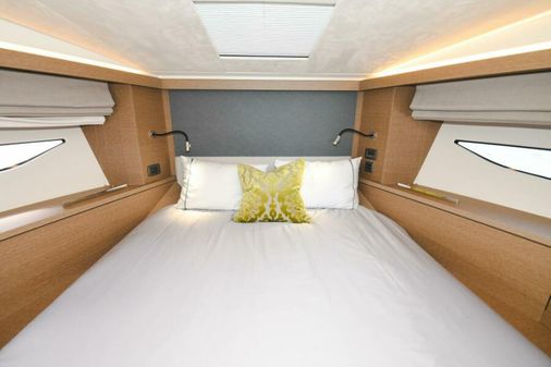 Prestige 420 Flybridge image