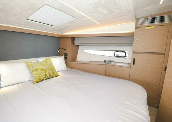 Prestige 420 Flybridge image