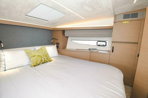 Prestige 420 Flybridge image