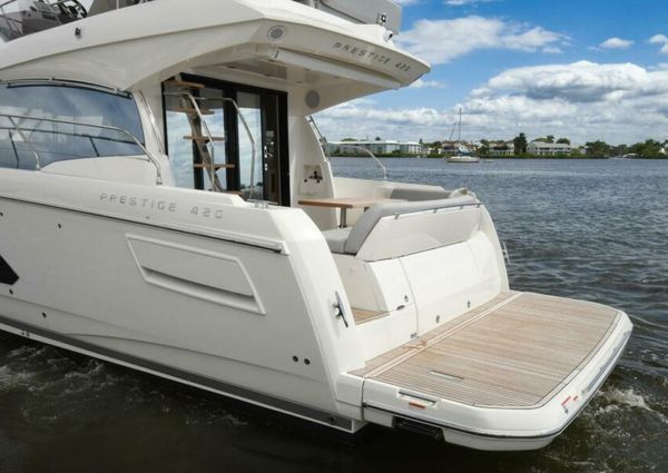 Prestige 420 Flybridge image