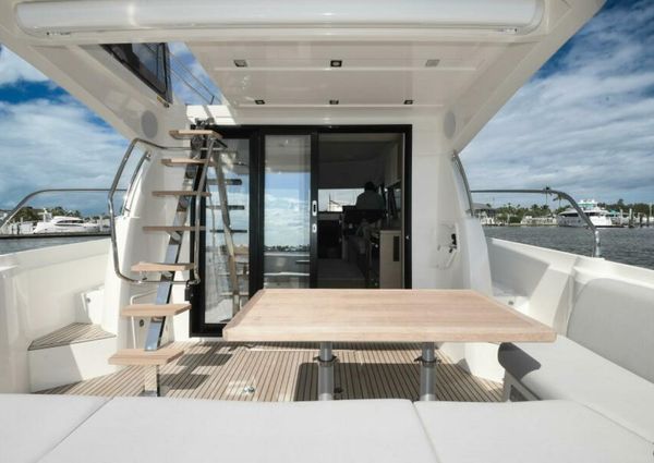 Prestige 420 Flybridge image